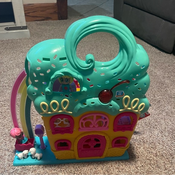 Kid connection folding cupcake house playset with lights and sounds - Picture 1 of 2
